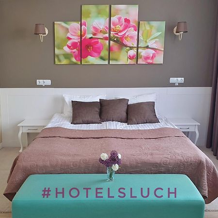 Hotel Sluch Starokostyantyniv Esterno foto