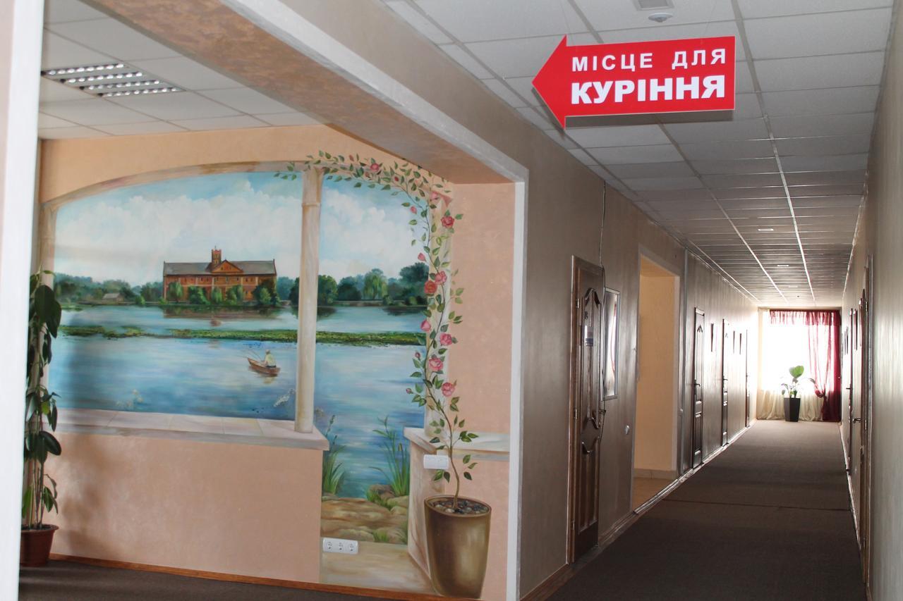 Hotel Sluch Starokostyantyniv Esterno foto