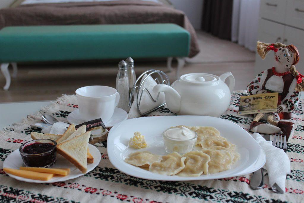Hotel Sluch Starokostyantyniv Esterno foto